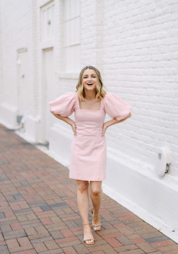 Sheath dress dengan warna-warna pastel